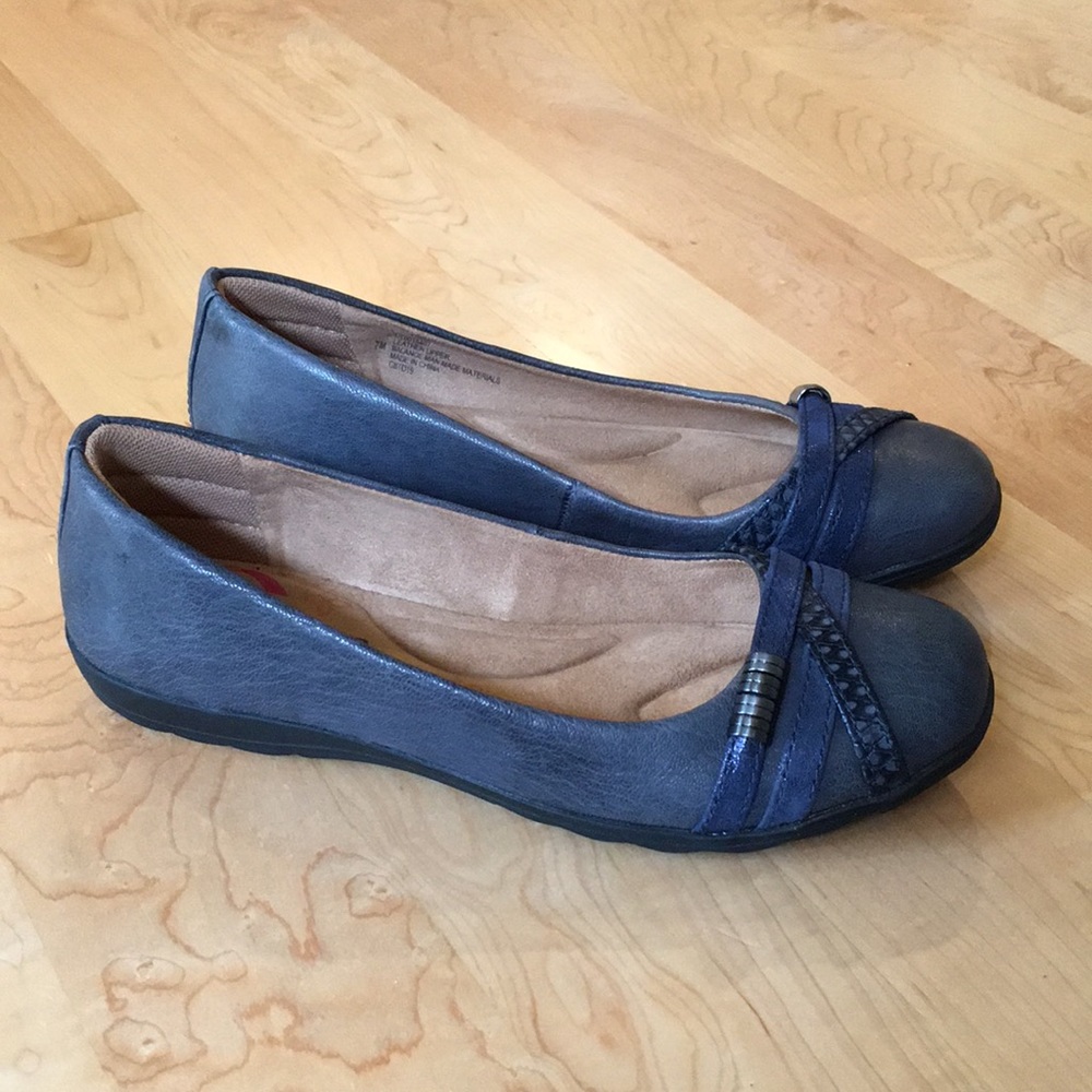 Comfortiva leather flats Pillowtop Memory Foam